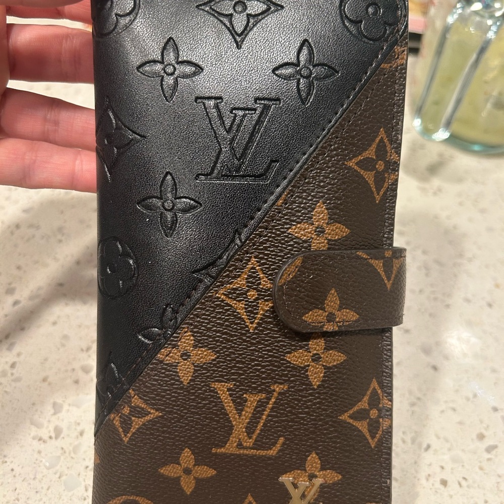 COPY - Not real not real Louis wallet